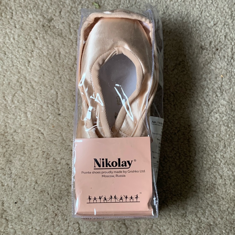 Nikolay 2007 Pro Pointe Shoes - size 6, 4x width